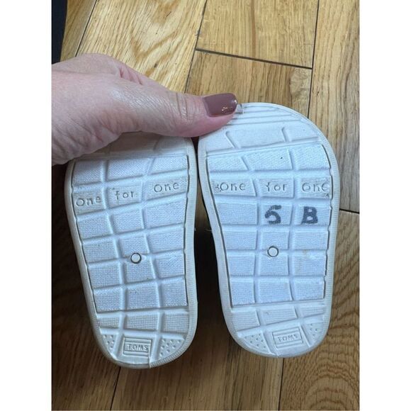 Toms Boys Navy Shoes Size 3 - Picture 4 of 4